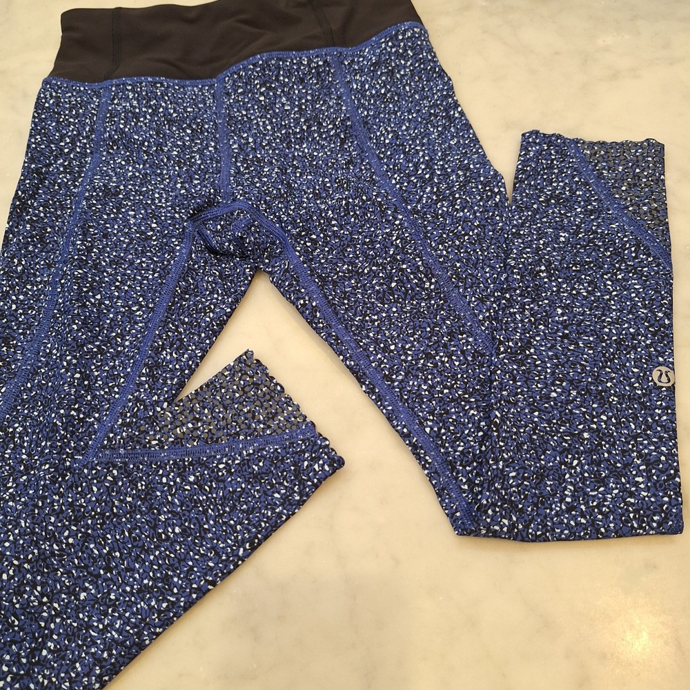 Lululemon Tight Stuff Tight II Sz 4 Blue Black Reflective Scallop 3/4 Leggings